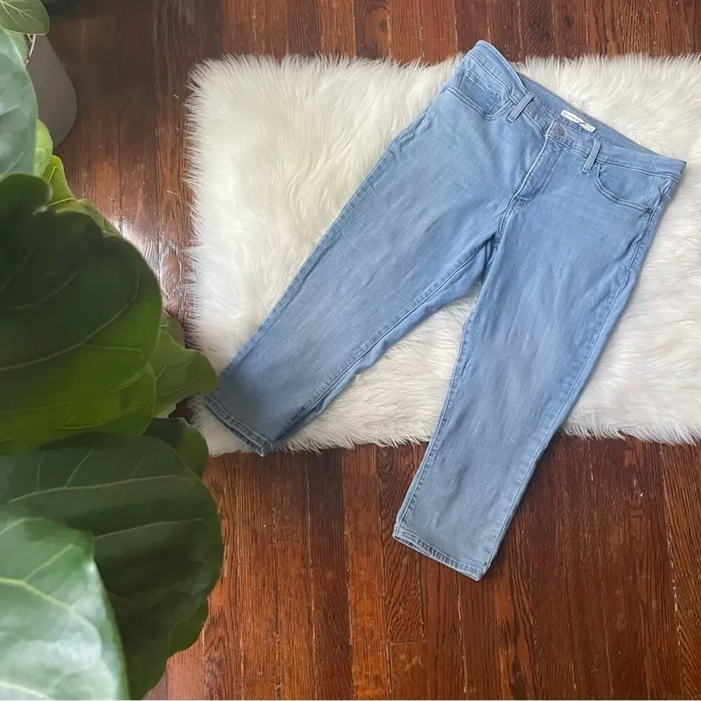 Y2K Levi’s Shaping Skinny Capris Light Wash